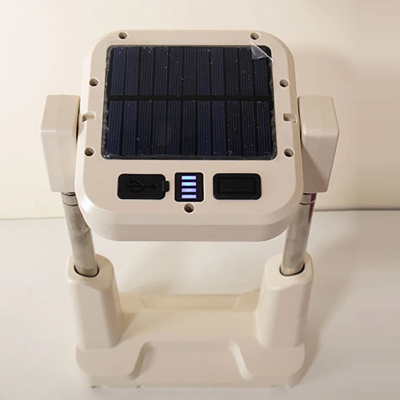 چراغ کمپینگ پایه‌دار شارژی خورشیدی با نور چند رنگ ch-23060-b